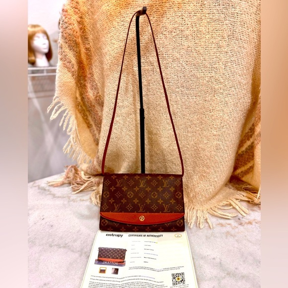 Vintage Louis Vuitton Monogram Bordeaux
Shoulder Bag - Picture 3 of 12